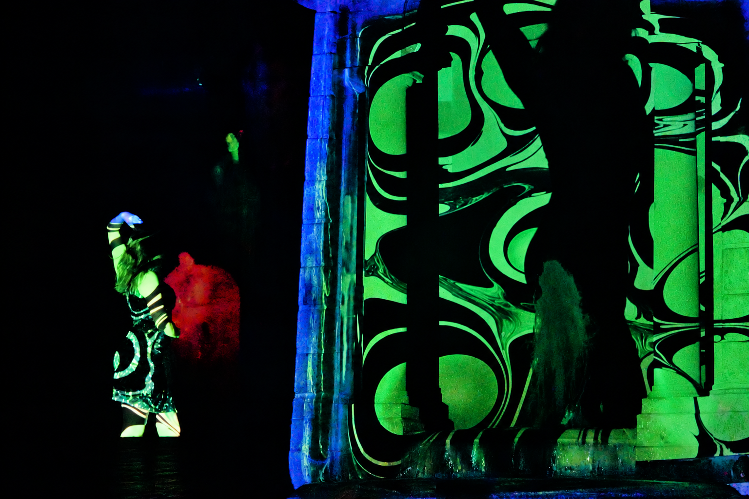 Live Ebru projection and dance performance